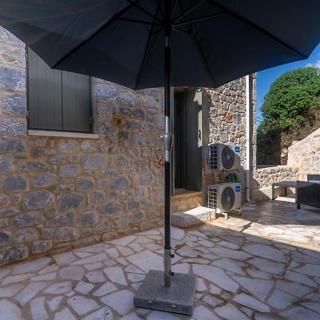 Vina'S Stone House Villa Limeni Exterior photo