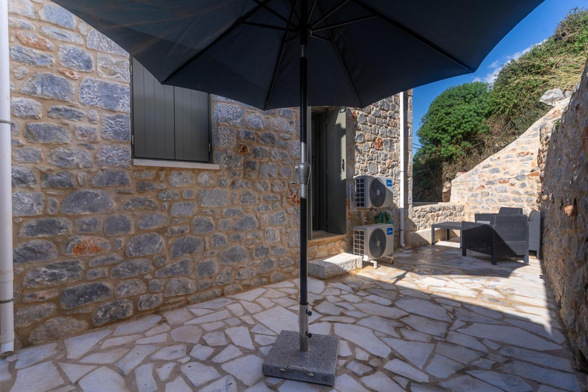 Vina'S Stone House Villa Limeni Exterior photo