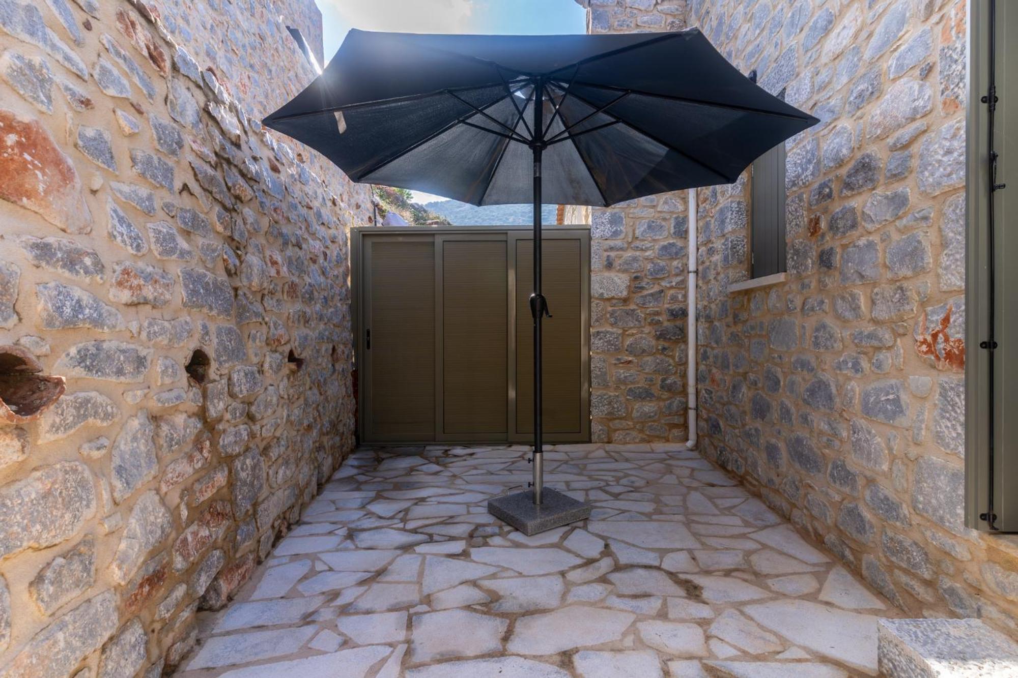 Vina'S Stone House Villa Limeni Exterior photo