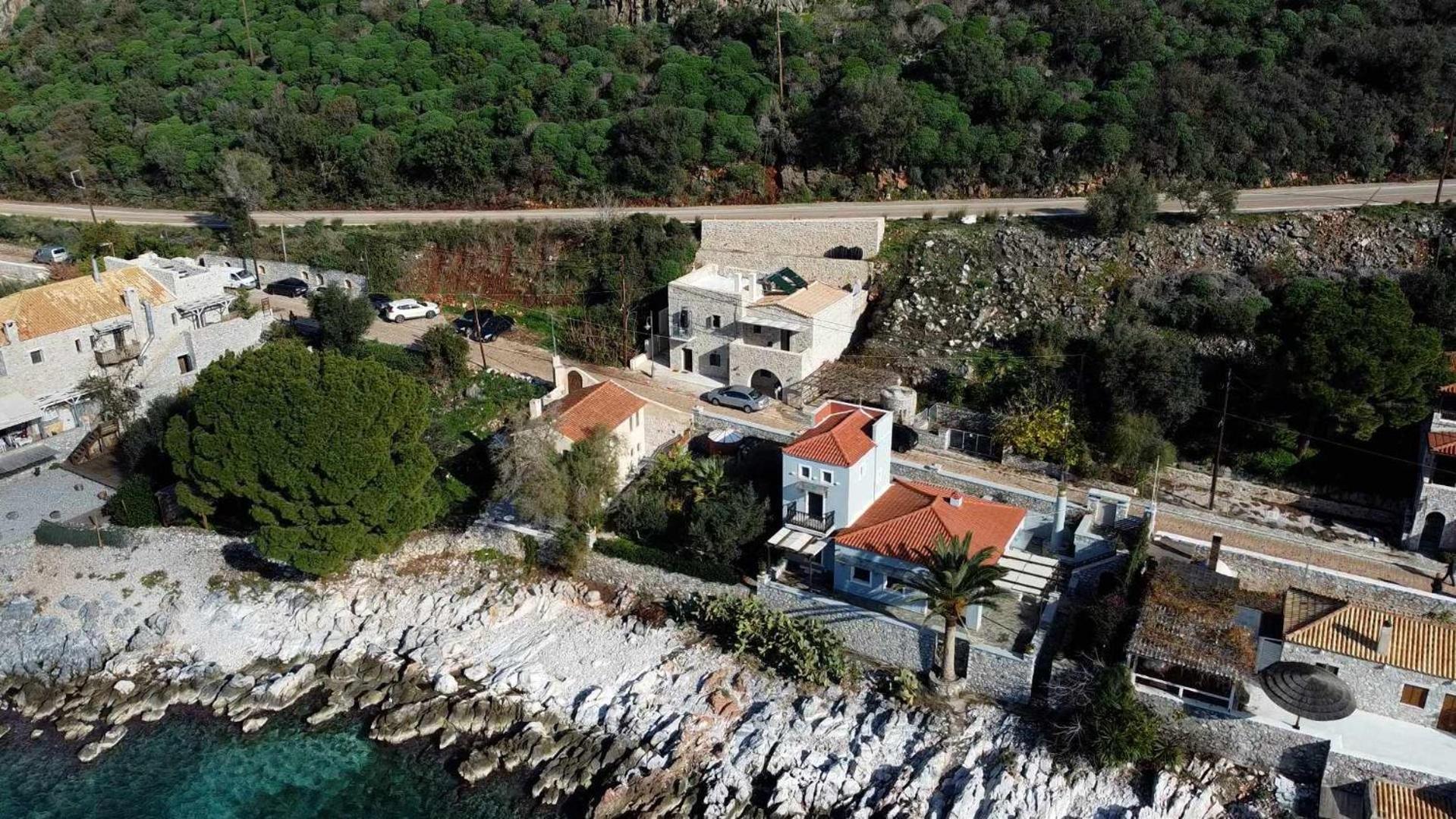 Vina'S Stone House Villa Limeni Exterior photo