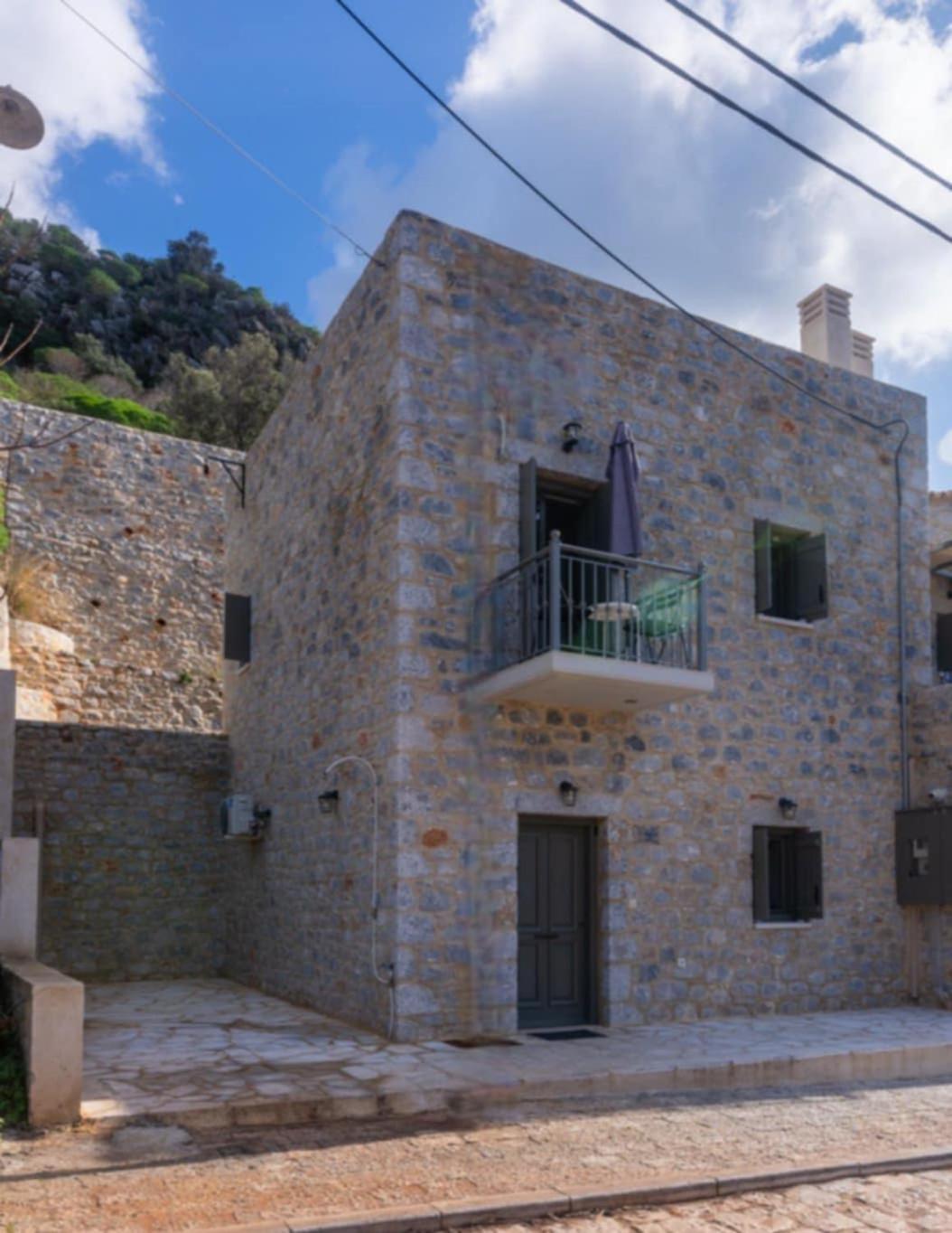 Vina'S Stone House Villa Limeni Exterior photo